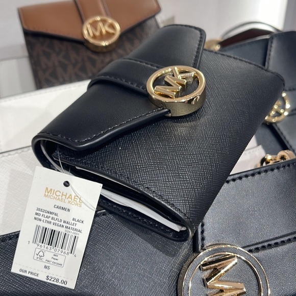 MICHAEL KORS
Carmen Medium Faux Leather Wallet
Black
NWT - Picture 3 of 16